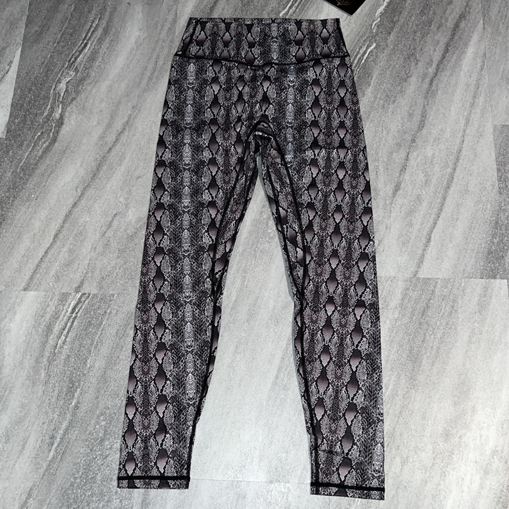 Til You Collapse Effortless Scrunch Leggings Purple Python Medium snake - Picture 9 of 14